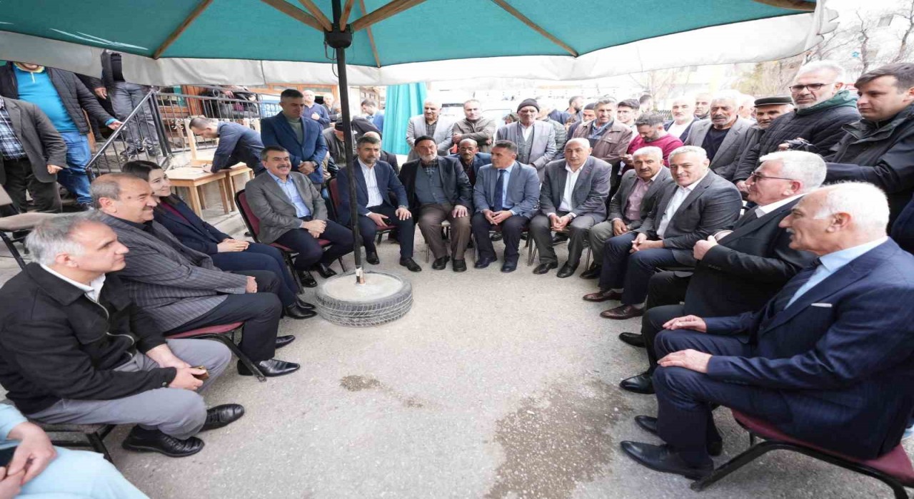 Bakan Tekin, Uzunderede esnafın bayramını kutladı