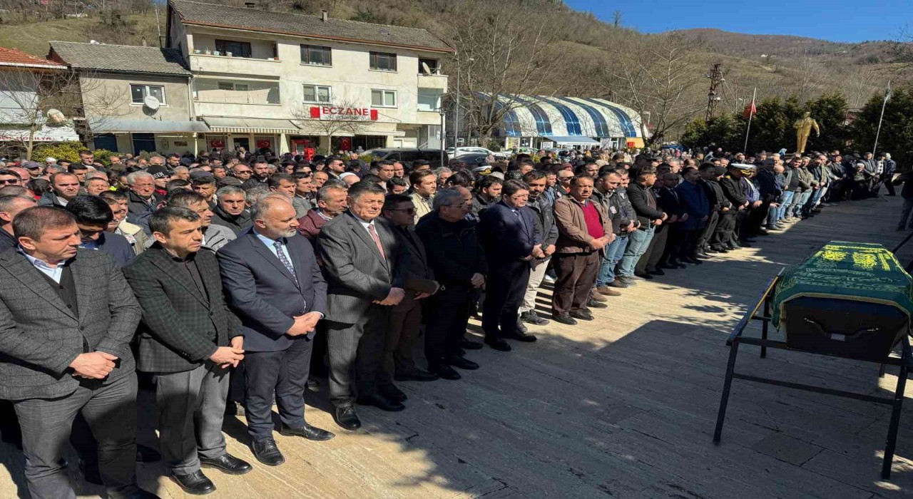 Bakan Tunç, eski belediye başkanının cenaze törenine katıldı