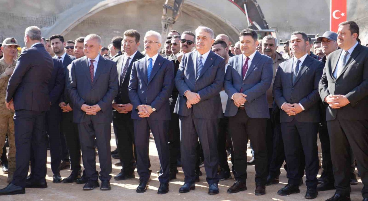 Bakan Uraloğlu: 23 yılda Gaziantepin ulaşım ve haberleşme altyapısına yaklaşık 124 milyar lira yatırım gerçekleştirdik