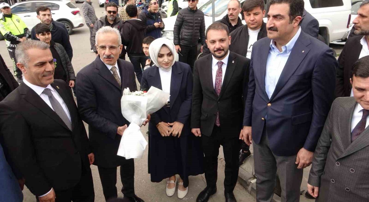 Bakan Uraloğlu, AK Parti Batman İl Başkanlığını ziyaret etti