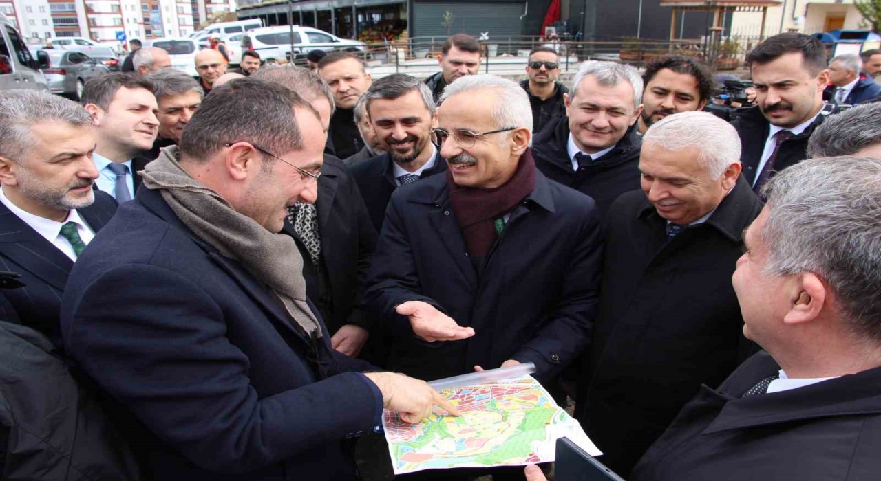 Bakan Uraloğlu: Samsundan Sarpa kadar şehir geçişleri noktasında Akçaabat en yoğun geçişlerimizin bir tanesi