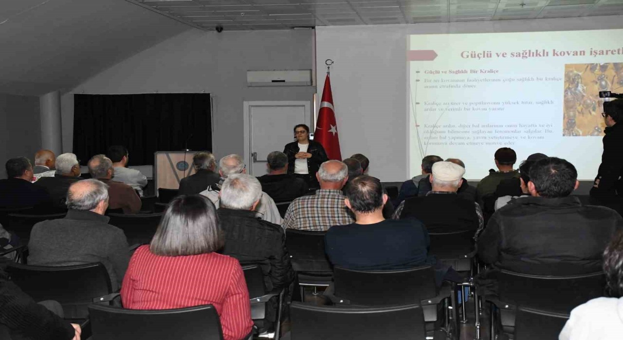Balıkesir Büyükşehirden arıcıları bir araya getiren panel