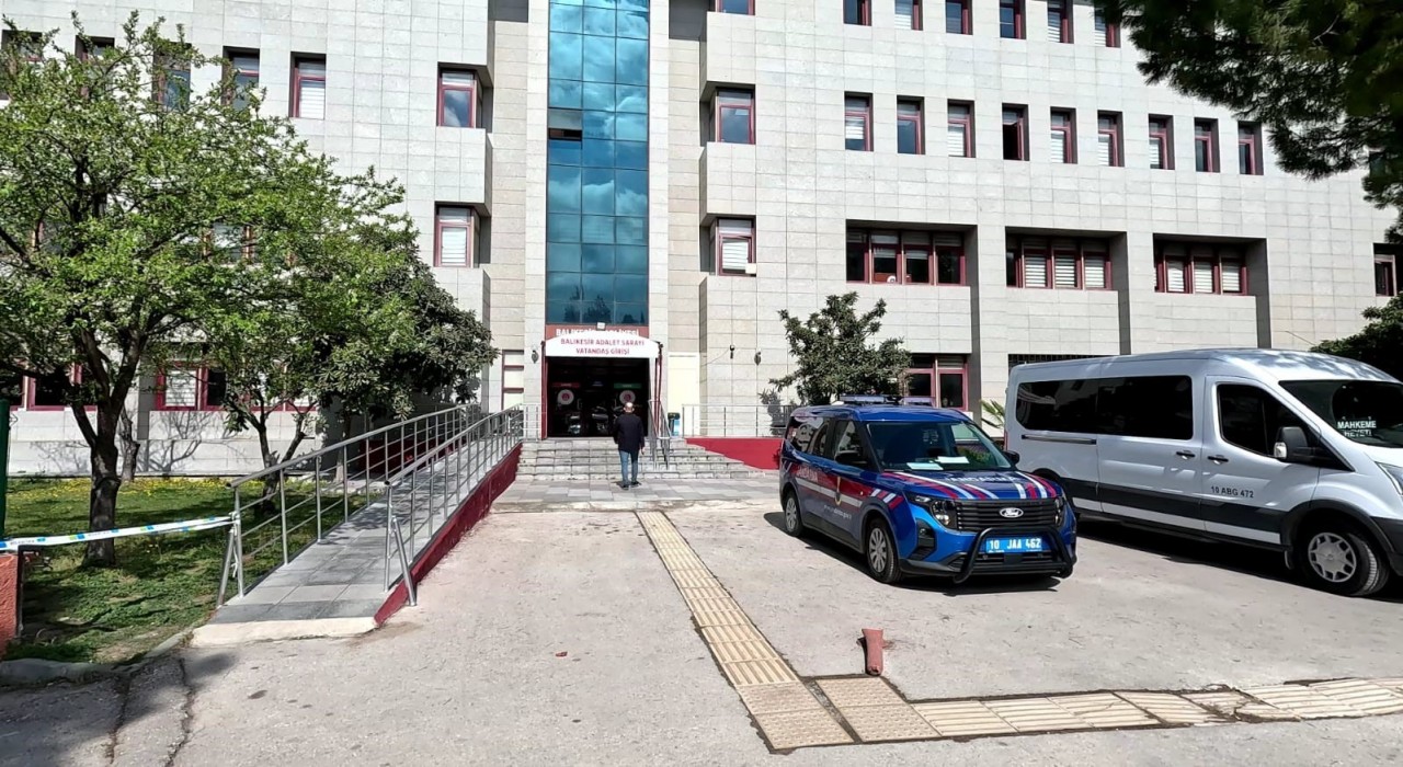 Balıkesirde 11 kişinin öldüğü mühimmat fabrikasındaki patlamaya ilişkin 4 sanık hâkim karşısında