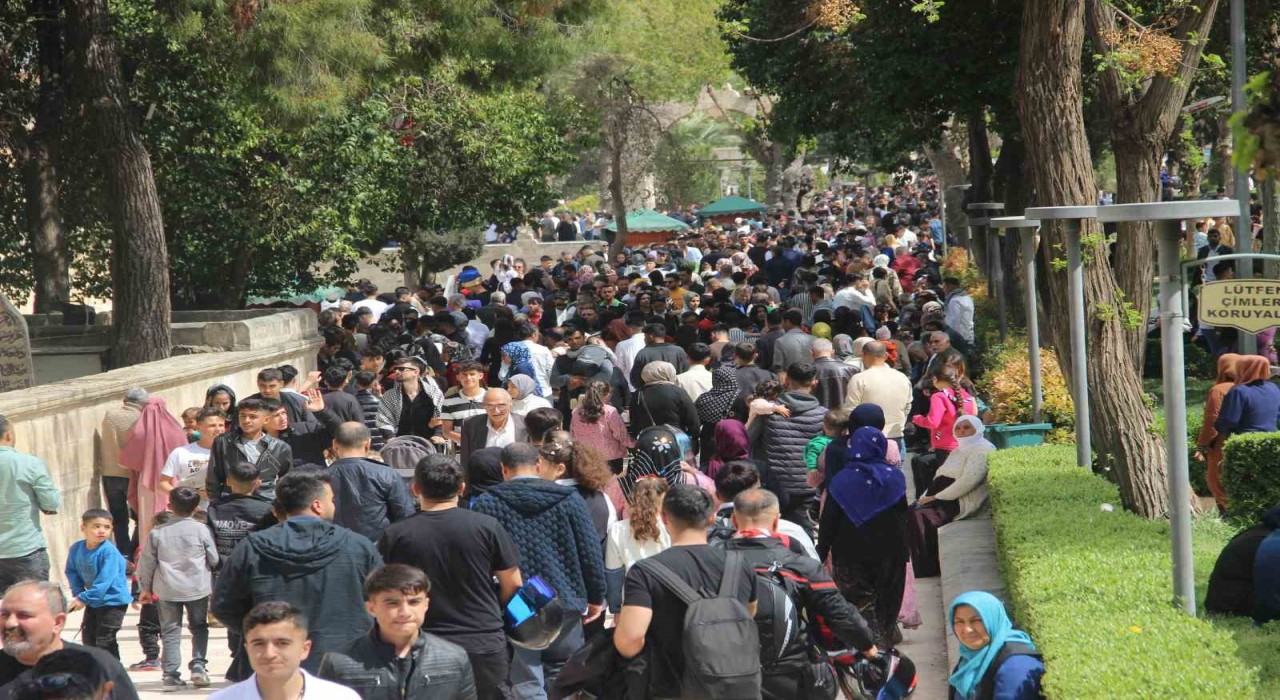 Balıklıgöl bayramın 2nci gününde ziyaretçi akınına uğradı