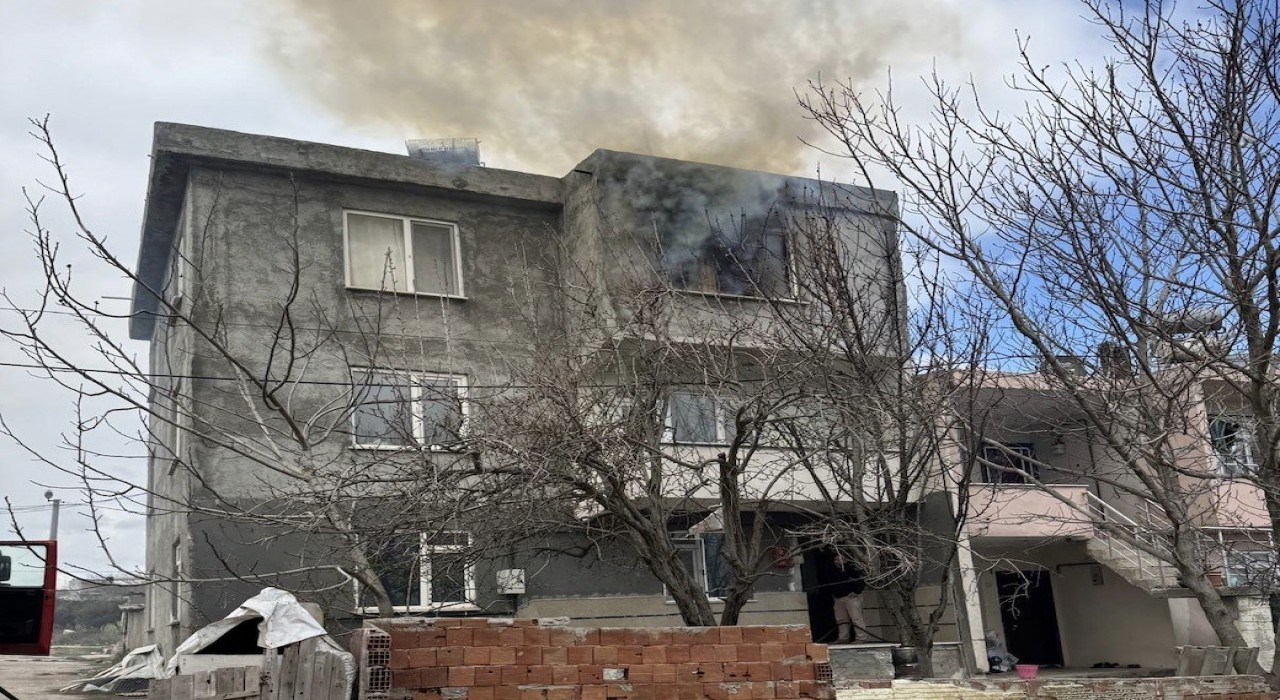 Bandırmada çıkan ev yangını kontrol altına alındı