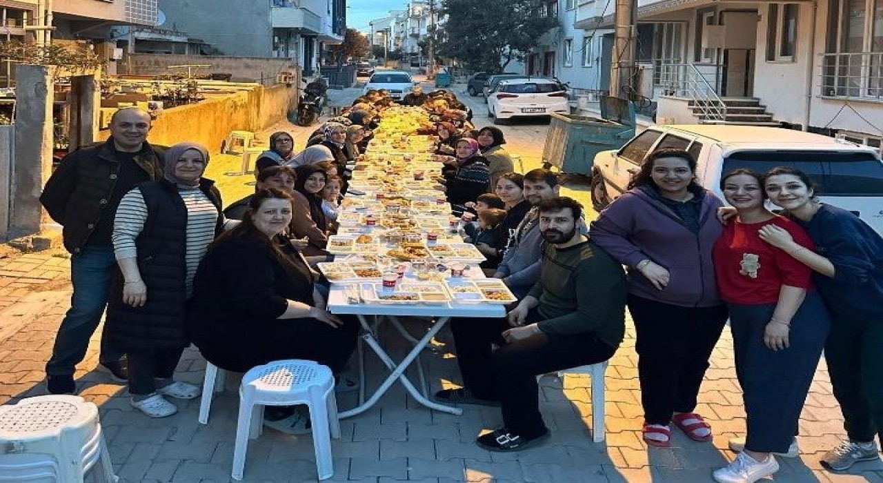 Bandırmada geleneksel mahalle iftarı düzenlendi
