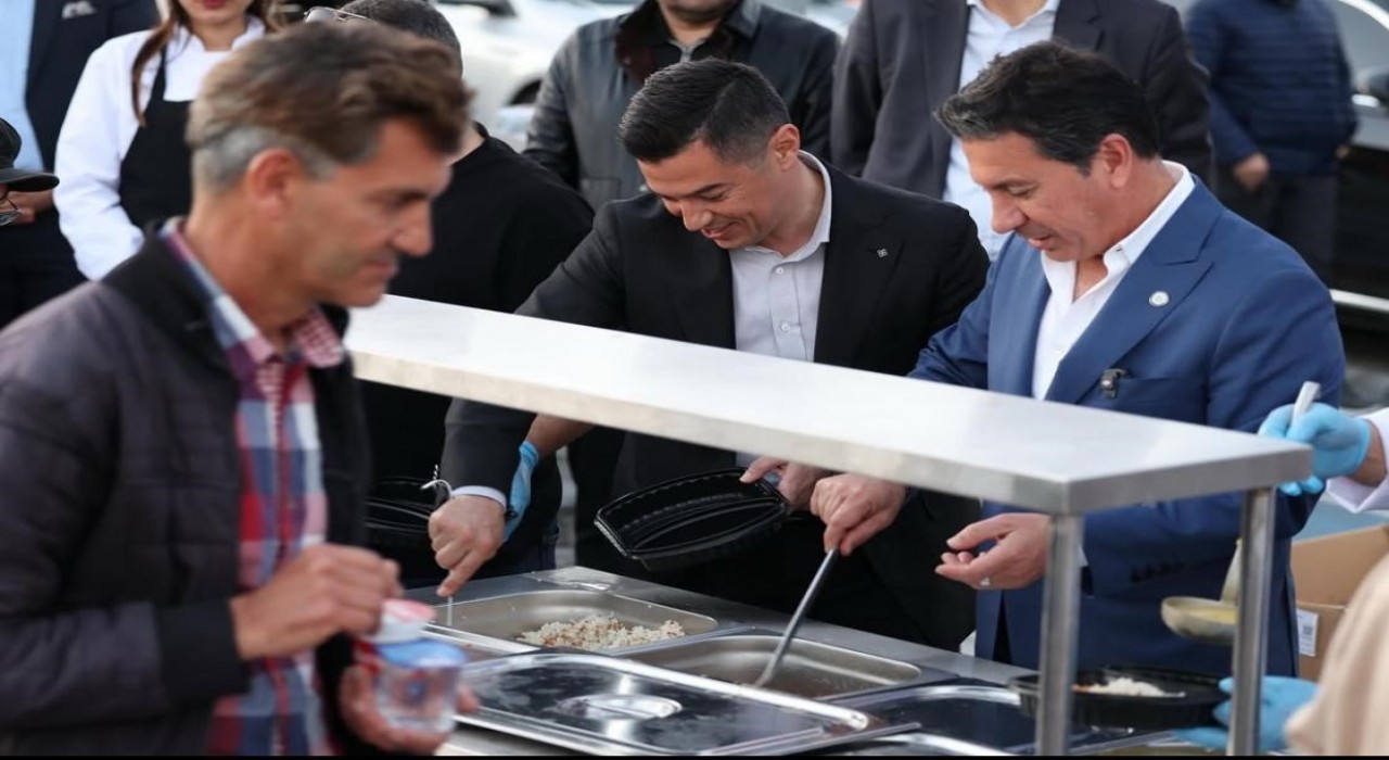 Başkan Aras ve Başkan Ünlü, Marmariste binlerce kişiyle iftar yaptı