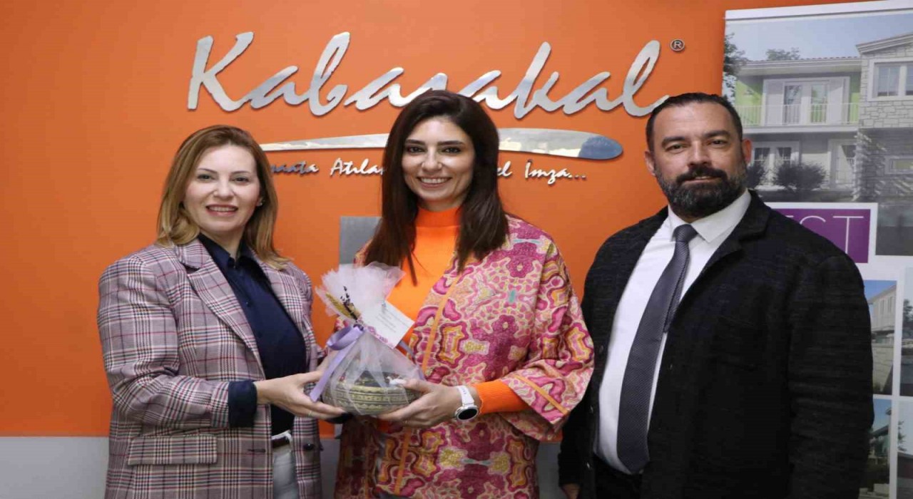 Başkan Arıkan Meclisin kadın üyelerini ve kadın çalışanlarını unutmadı