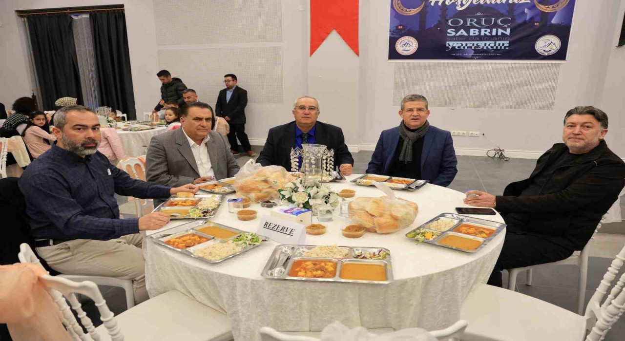 Başkan Arslan, Çamelili hemşehrilerini iftar sofrasında ağırladı