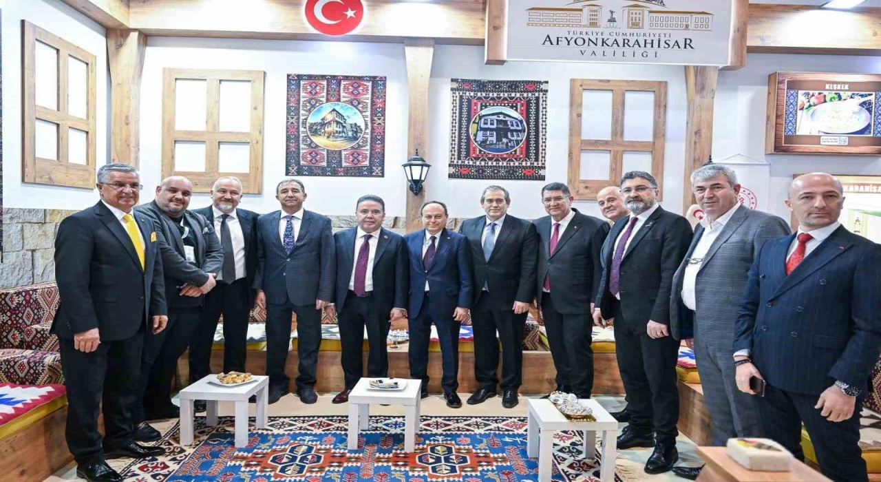 Başkan Böcek, ITB Berlin Fuarında Antalyayı tanıtıyor