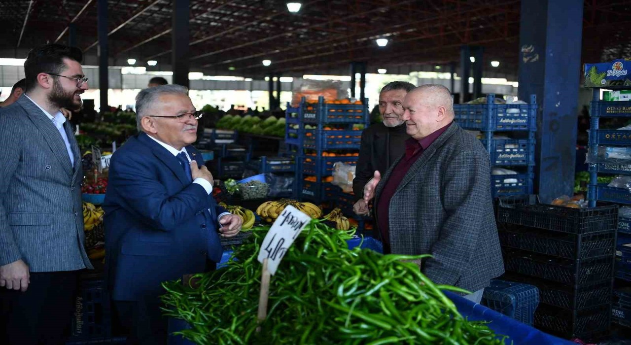 Başkan Büyükkılıç; Hürriyet sakinleri ile görüştü, pazar esnafını ziyaret etti