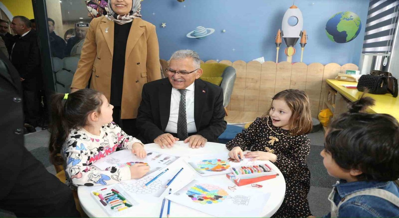 Başkan Büyükkılıç: Kütüphanelerimiz ile okuyan şehir Kayseriye değer katıyoruz