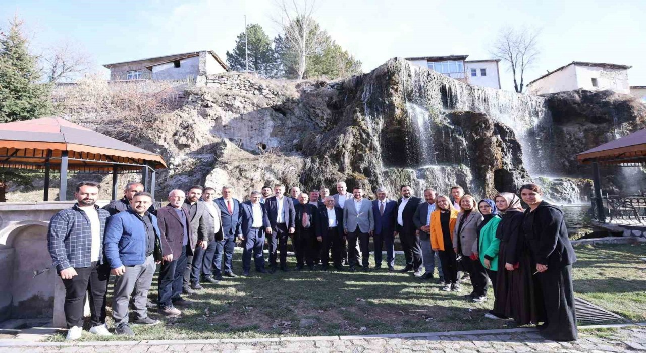 Başkan Büyükkılıç, Sarız ve Pınarbaşını ziyaret etti