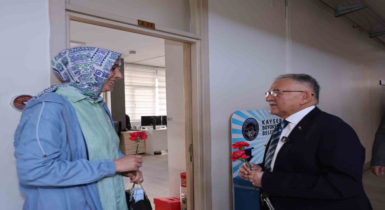 Başkan Büyükkılıçtan Dünya Kadınlar Gününe ‘karanfilli kutlama