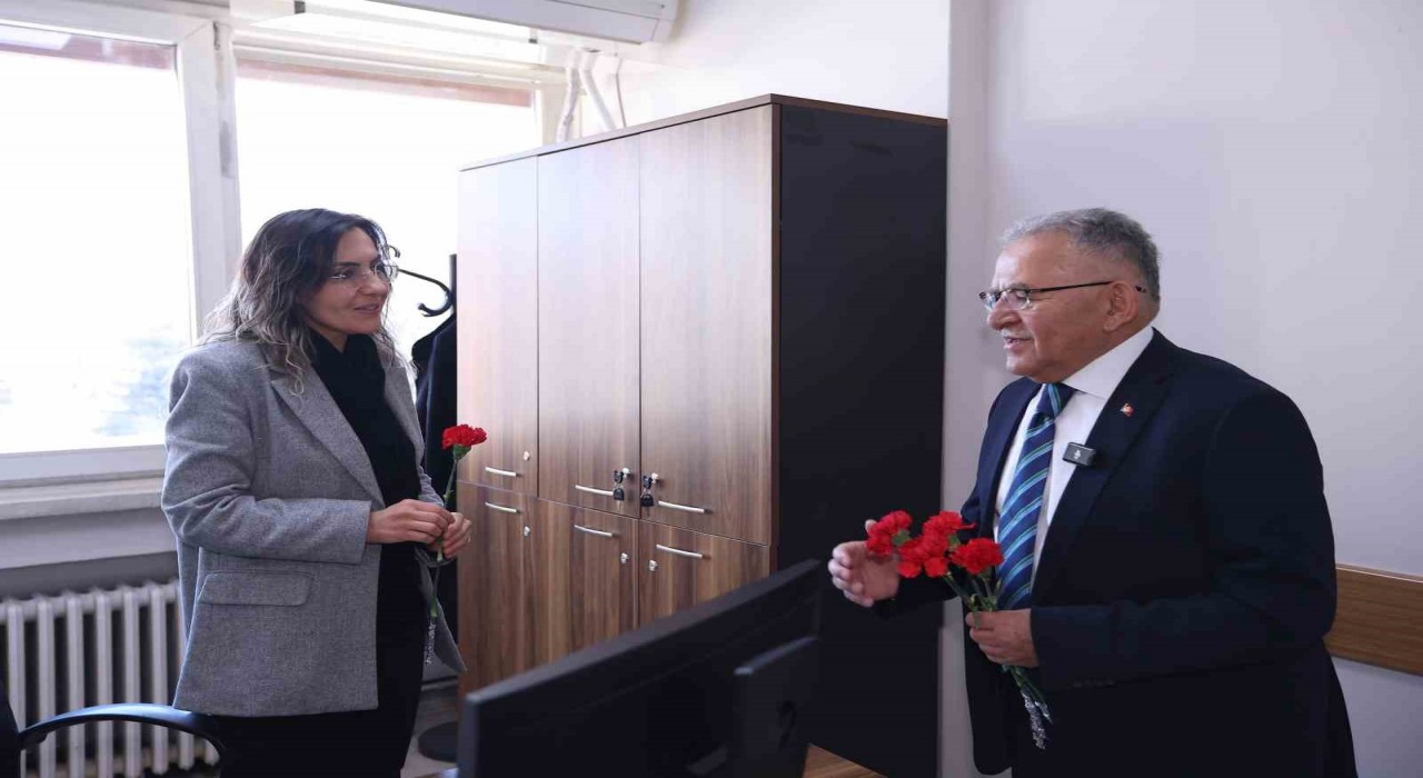Başkan Büyükkılıçtan Dünya Kadınlar Gününe karanfilli kutlama