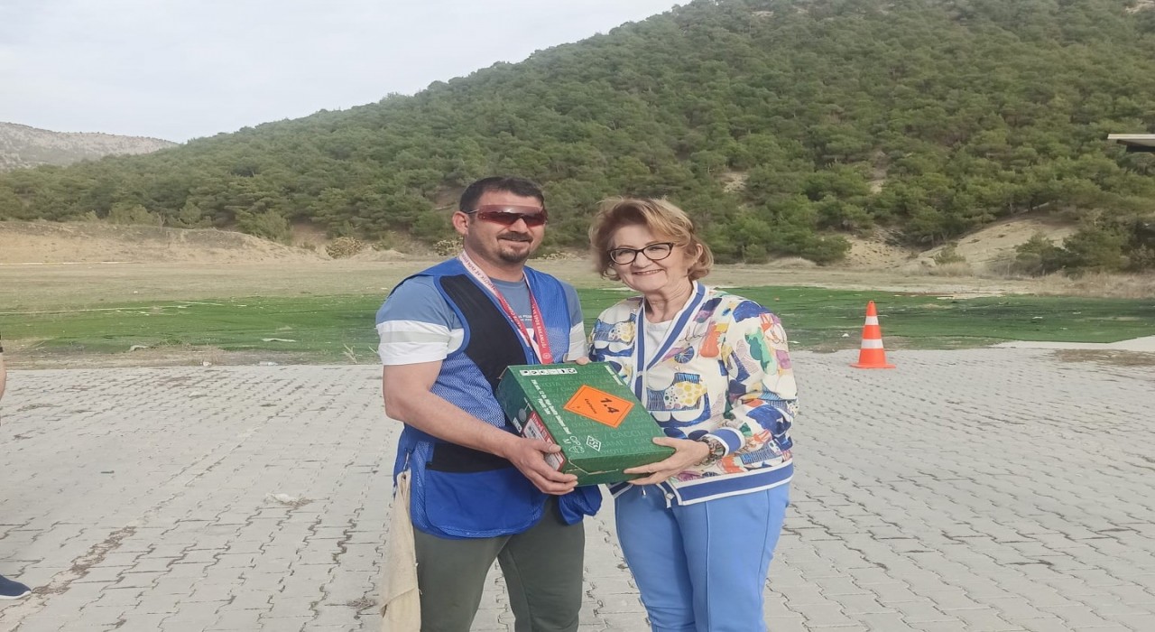 Başkan Çelik, trap turnuvasında madalya kazanan sporcuları tebrik etti