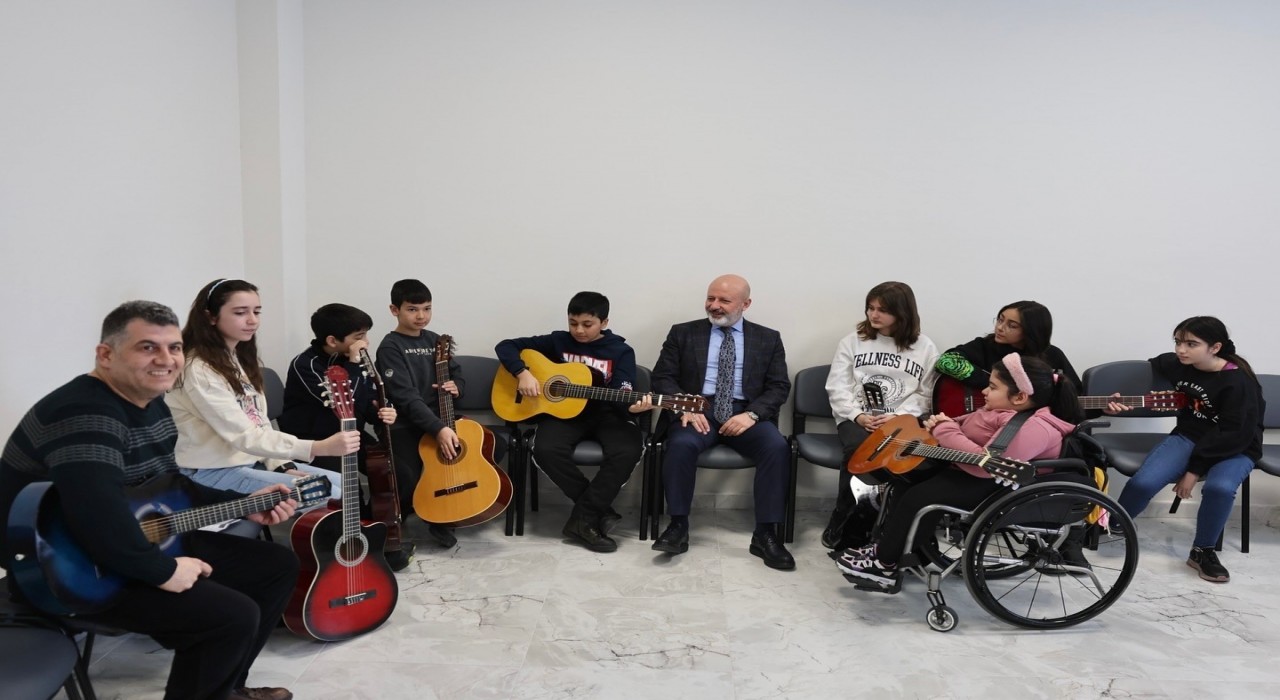 Başkan Çolakbayrakdar: Gençlerimizin ve evlatlarımızın yanındayız