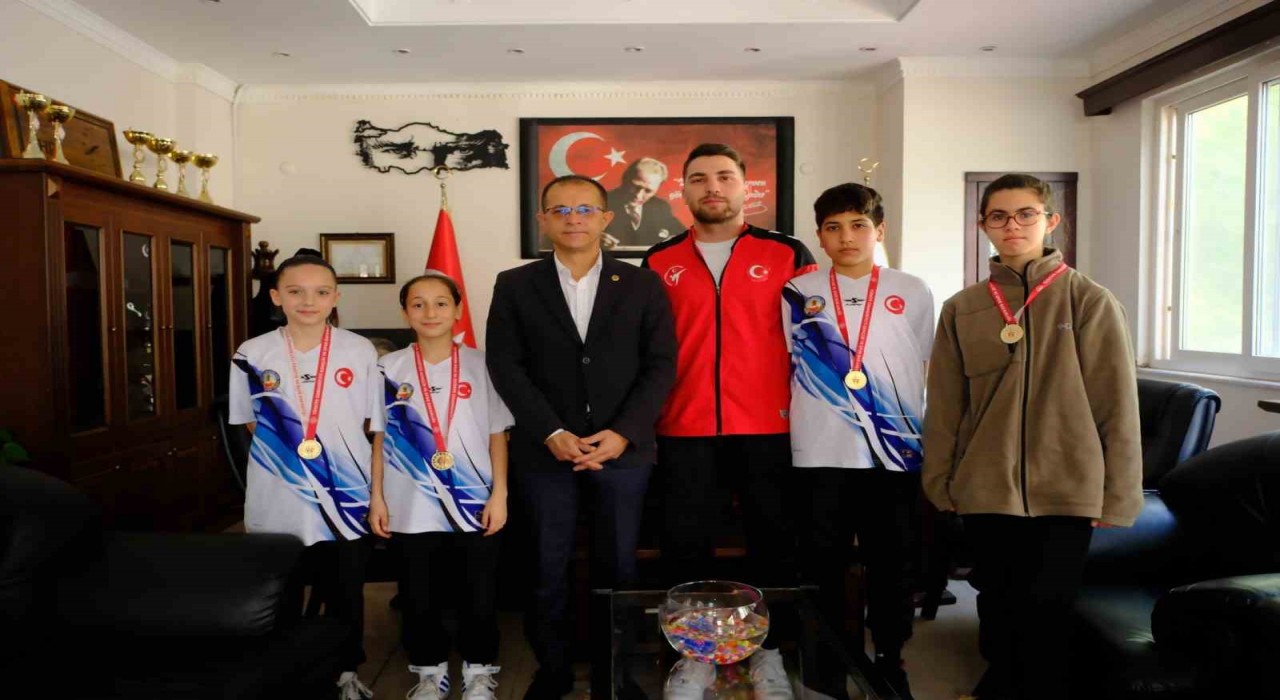 Başkan Doğanca başarılı sporcuları ağırladı