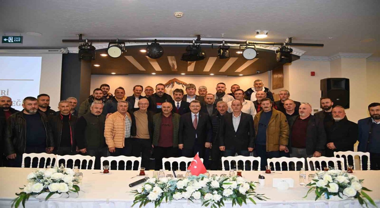 Başkan Genç Akyazıya balıkçı barınağı sözünü yerine getiriyor