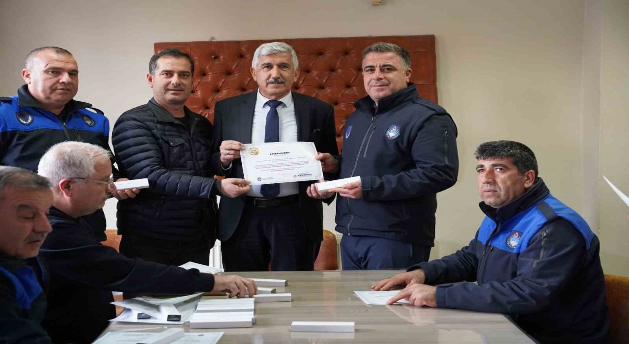 Başkan Hallaç, zabıta ekiplerine başarı belgelerini takdim etti