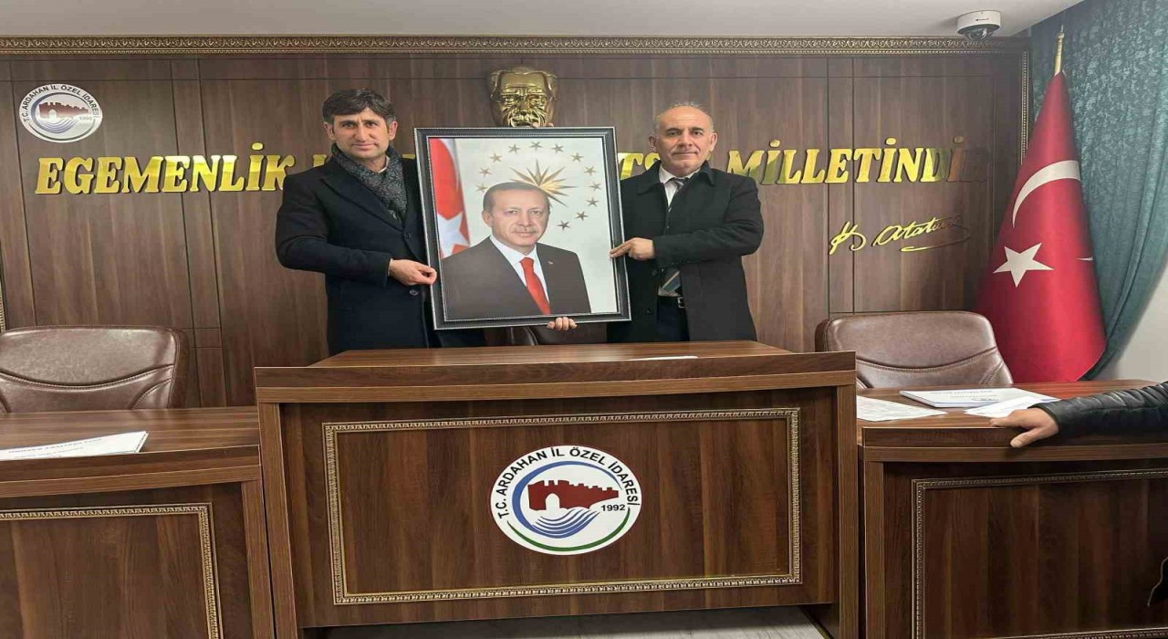Başkan Karataydan anlamlı hediye