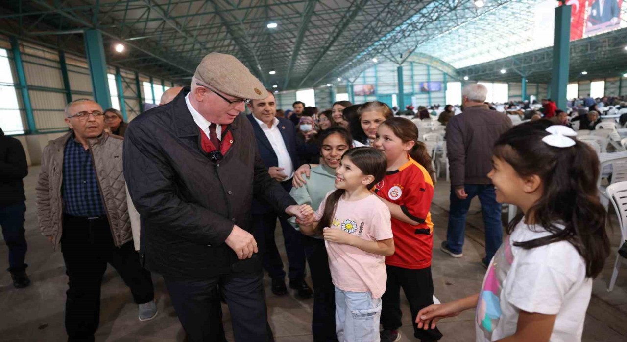 Başkan Kurt 75inci Yıl Mahallesindeki iftarda binlerce vatandaşla buluştu