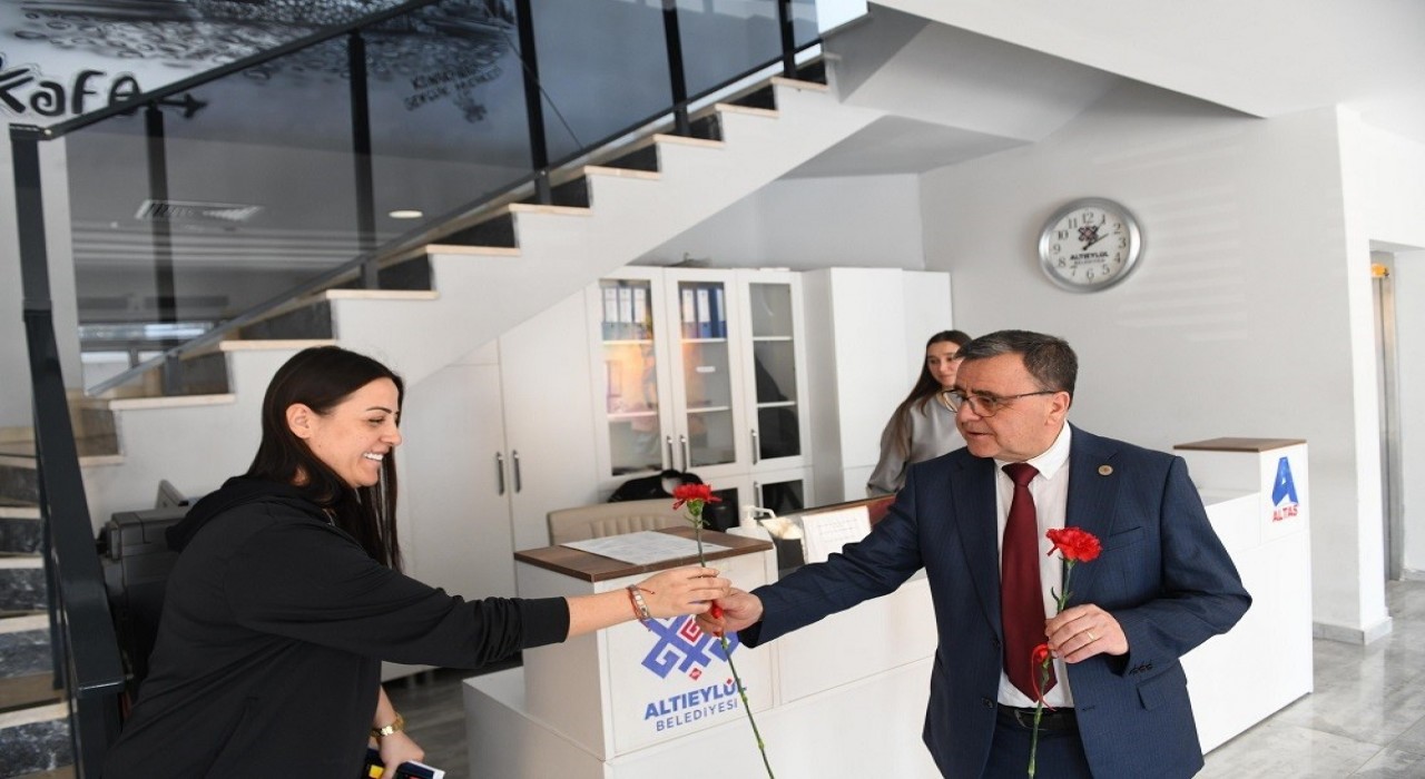 Başkan Şehirli, Kadın personelin 8 Mart Dünya Kadınlar Gününü kutladı