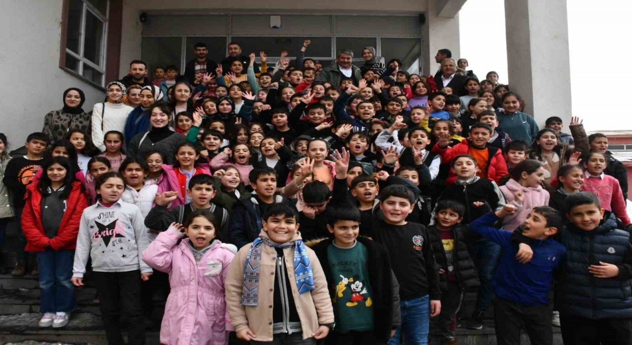 Başkan Taşkın, okul ziyaretinde bulundu