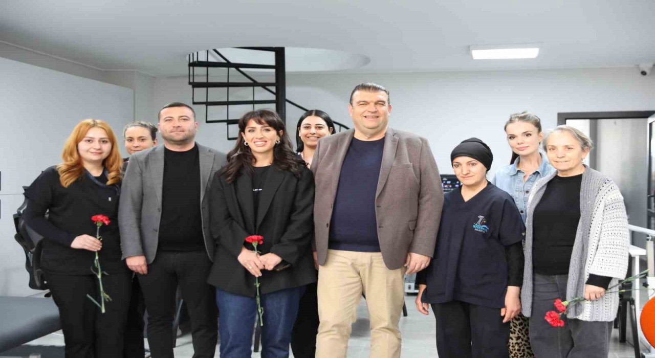 Başkan Yetişkinden, kadın mesai arkadaşlarına 8 Mart ikramiyesi