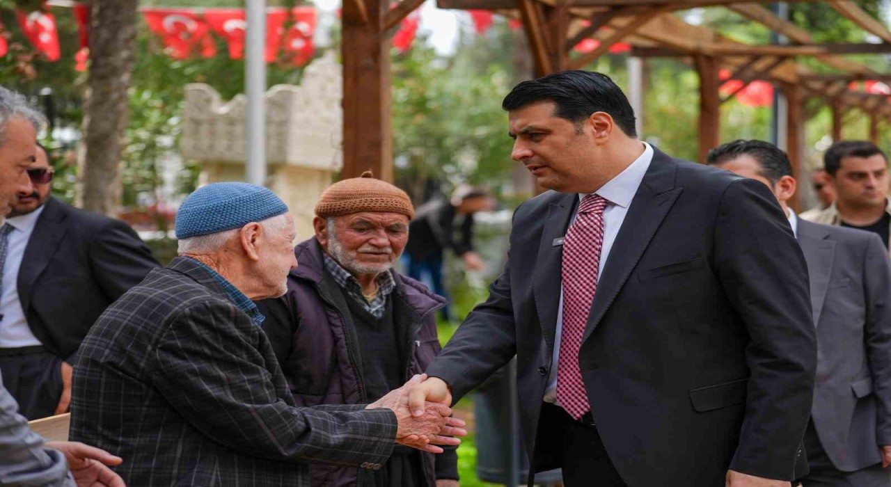 Başkan Yılmazdan şehit aileleri ve ulu çınarlara ziyaret