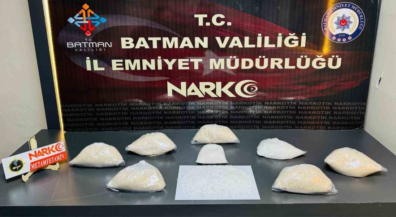 Batmanda 4 kilo metamfetamin ile yakalanan 2si kadın 3 kişi tutuklandı