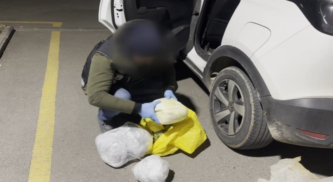 Batmanda durdurulan otomobilden 5 kilo 150 gram uyuşturucu ele geçirildi