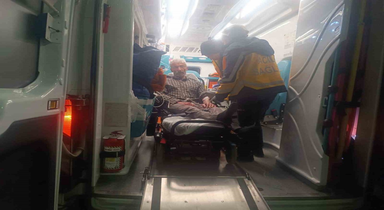 Batmanda kalp hastası olan vatandaş, 4 saatlik çalışmanın sonunda hastaneye ulaştırıldı