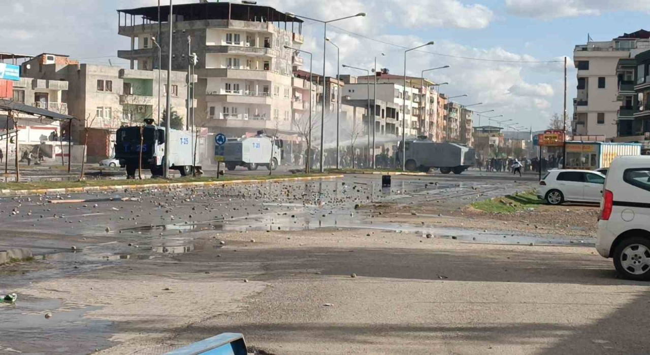 Batmanda Nevruz kutlamalarında çıkan olaylarda 4 kişi gözaltına alındı