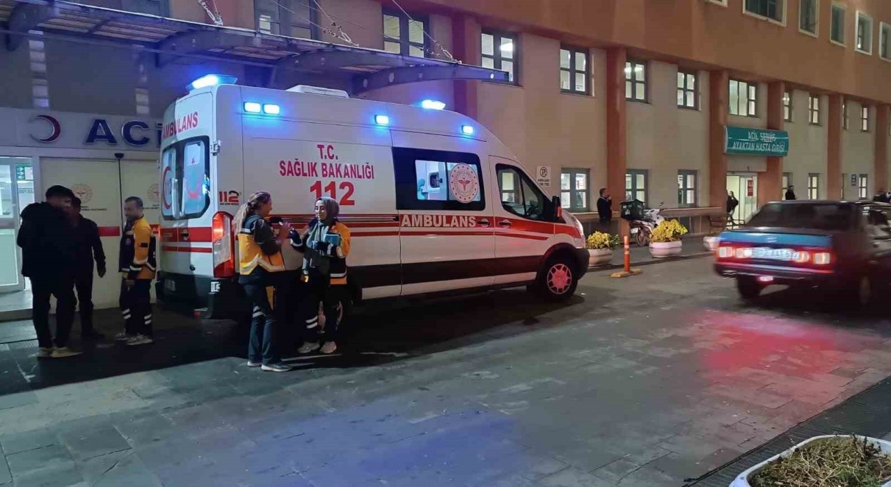Batmanda yolun karşısına geçmeye çalışan kıza otomobil çarptı