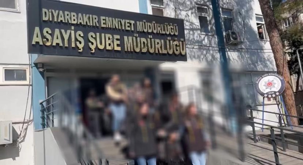 Batmandan Diyarbakırdaki nevruza yankesicilik için gelen 5i hamile kadın 14 şüpheli çaldıkları 19 telefonla yakalandı
