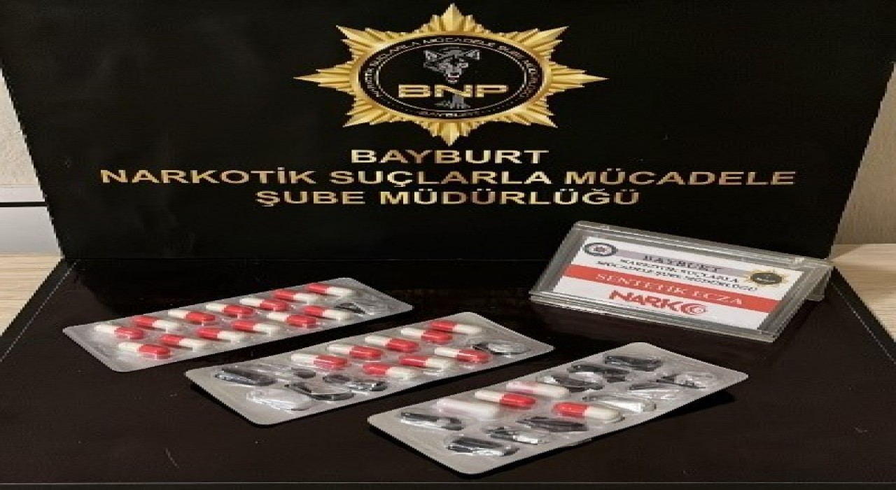 Bayburtta bir miktar uyuşturucu madde ve bir adet ruhsatsız tabanca ele geçirildi