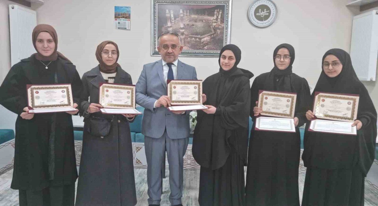 Bayburtta hafızlar belgelerine kavuştu