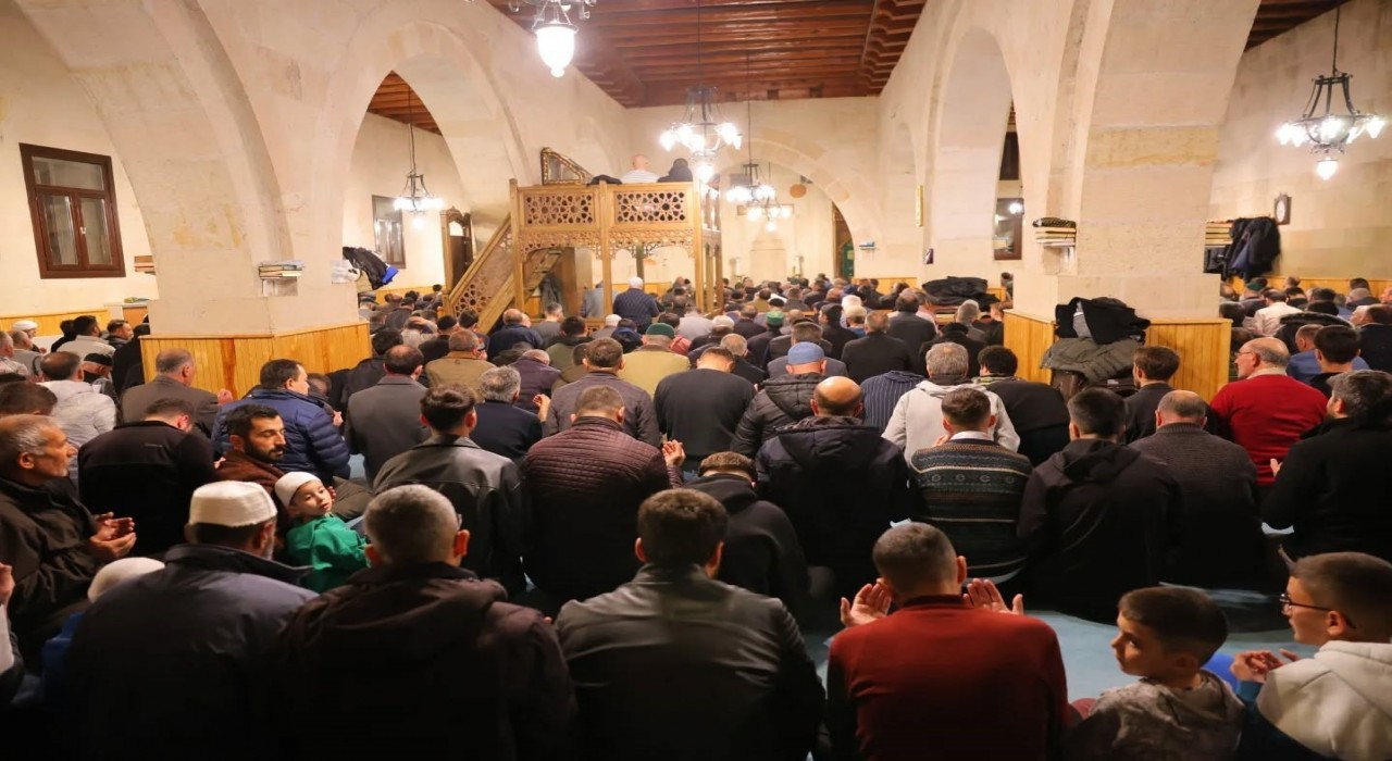 Bayburtta Kadir Gecesi dualarla idrak edildi