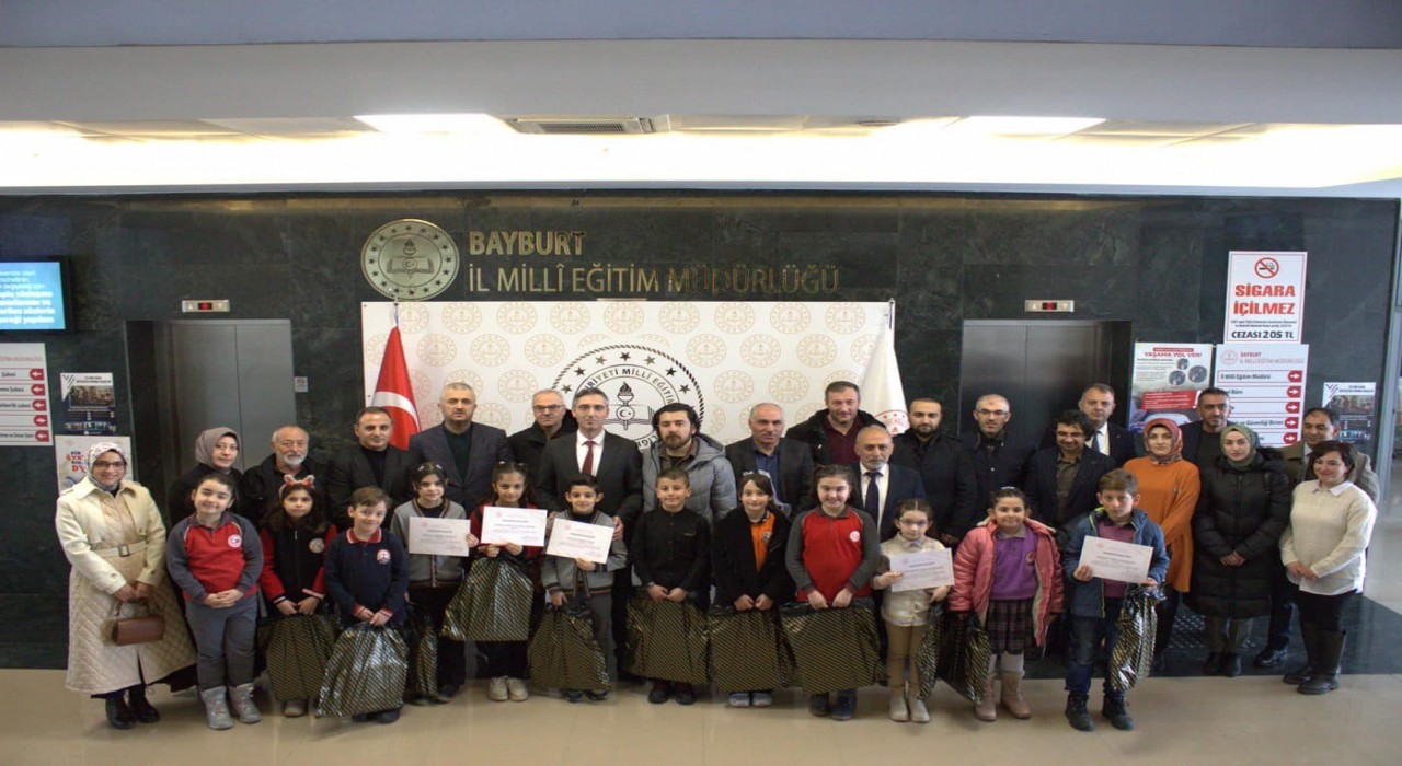 Bayburtta öğrenciler Minik Eller Tasarlıyor projesi kapsamında müzik aletleri tasarladılar