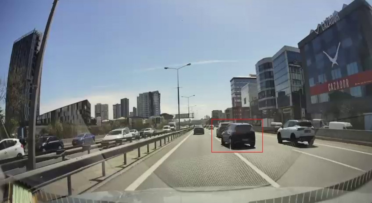 Bayram günü makas atan sürücü kamerada