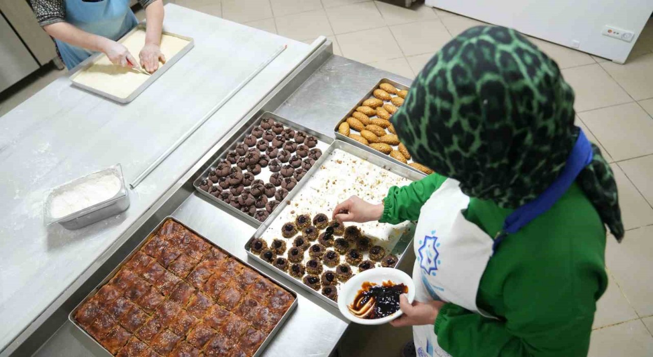 Bayram tatlıları Kadın Kooperatifinden