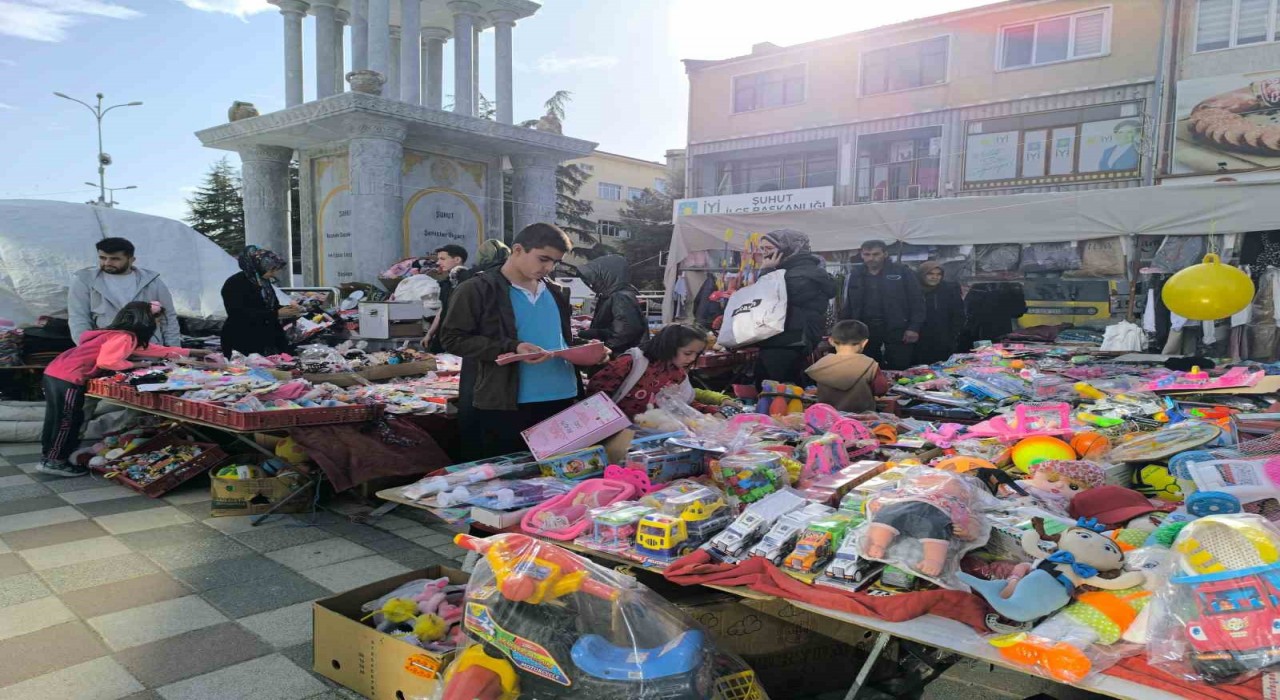 Bayram yoğunluğu esnafın yüzünü güldürdü