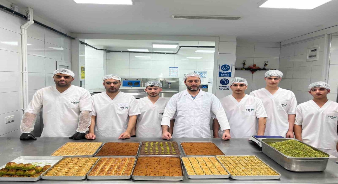 Bayramda talep arttı, baklava imalathaneleri tam gün çalışıyor