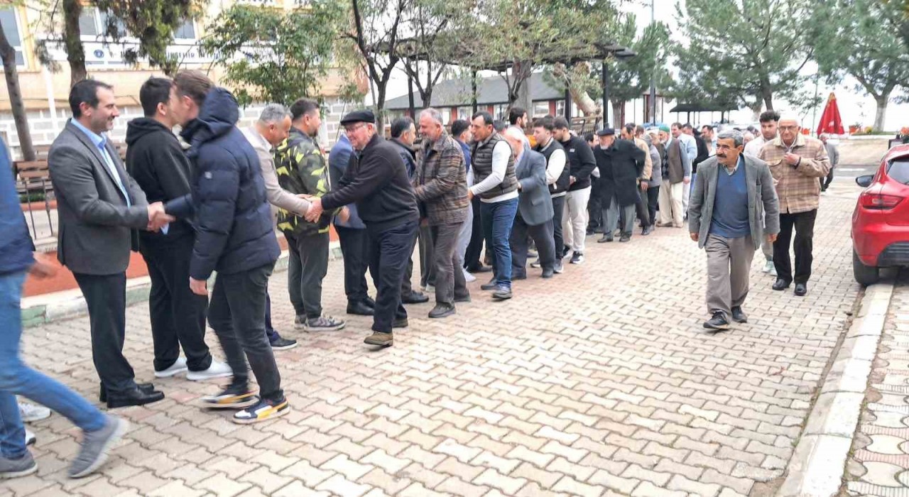 Bayramlaşma kuyruğunun sonu görünmedi