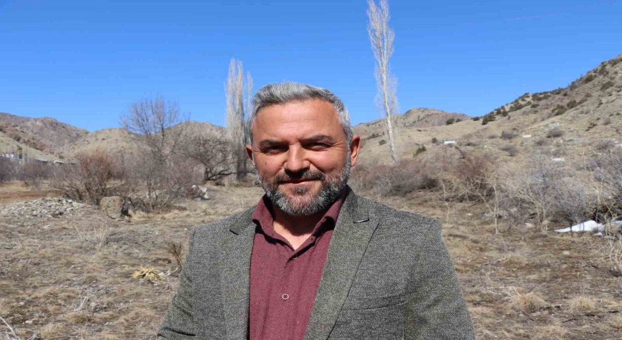 Belgesellerde gördüğü akbabaları bu defa kendi görüntüledi