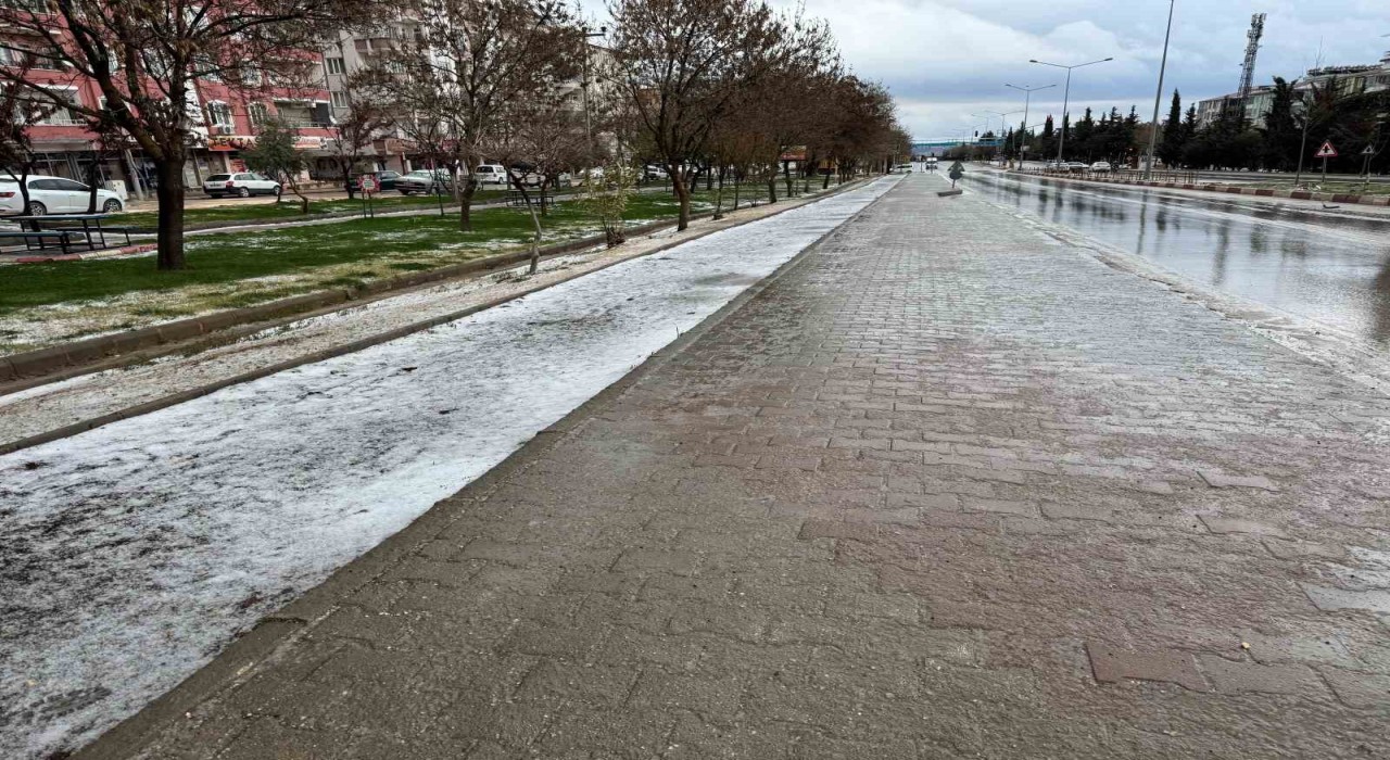 Besnide 4 mevsim bir arada yaşanıyor