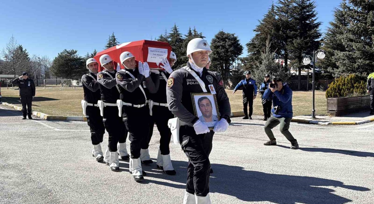 Beyin kanaması sonucu hayatını kaybeden polis memuru için tören düzenlendi