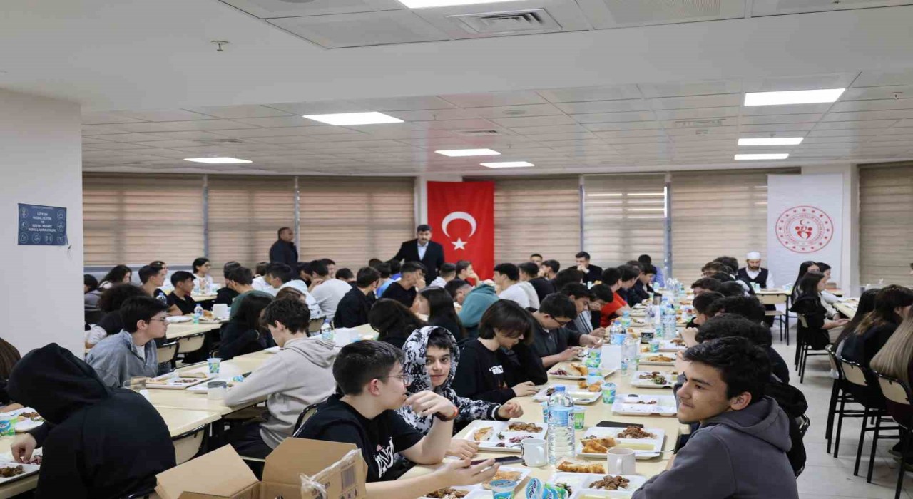 Beylikovada öğrencilerle iftar programında buluşuldu