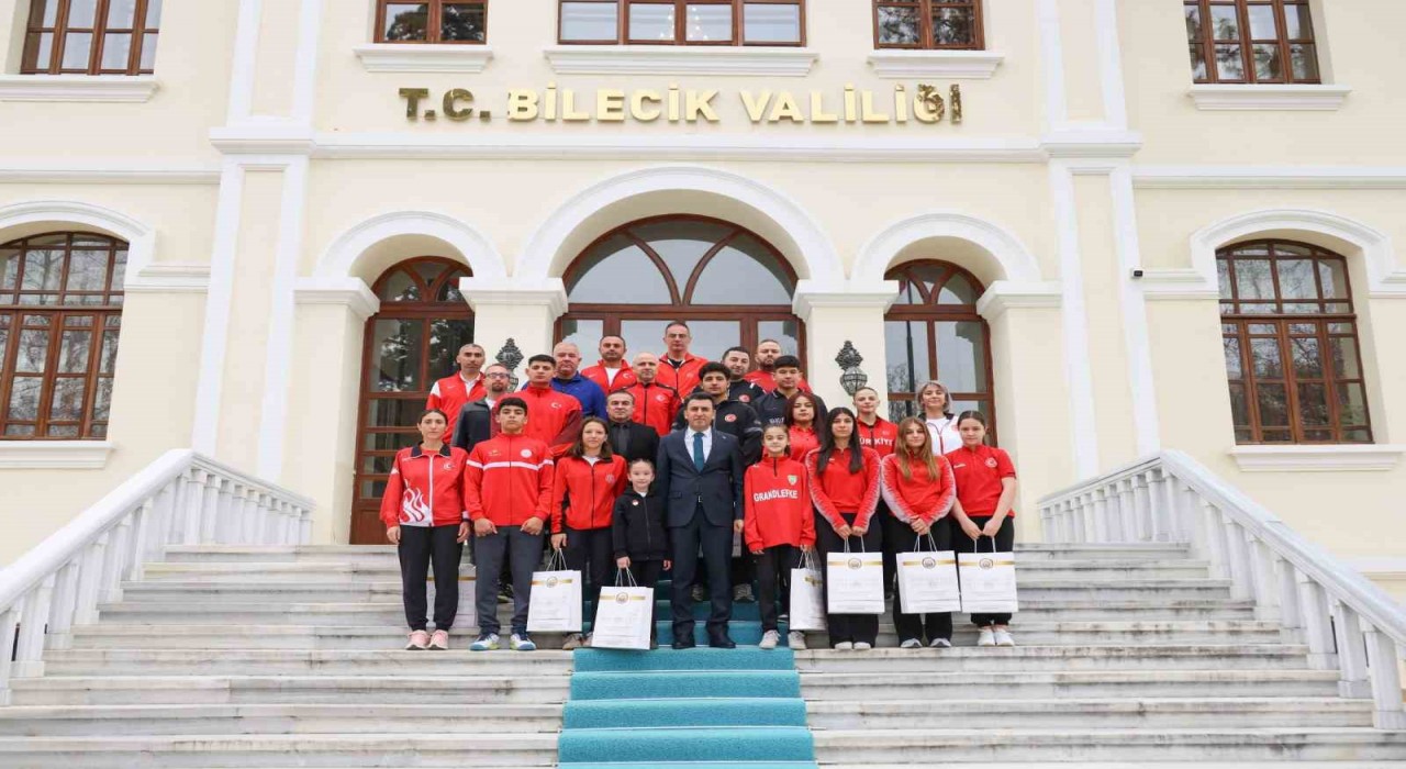 Bilecikin gururu sporcuları ağırladı